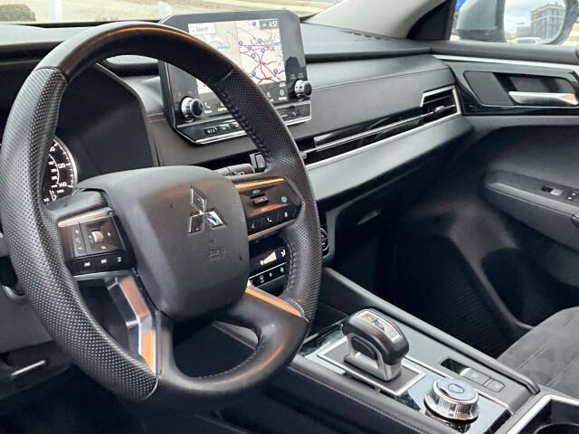 2023 Mitsubishi Outlander SE