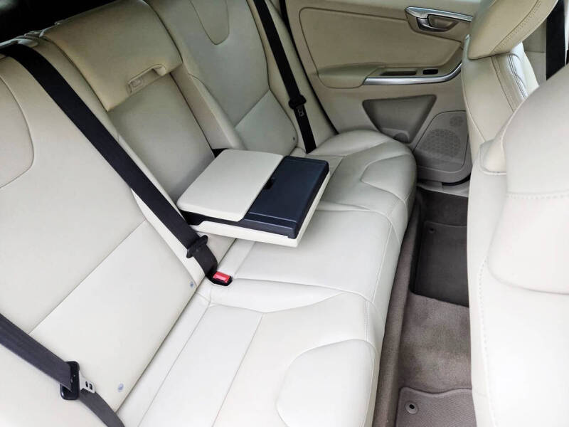 2015 Volvo XC60 T5 Drive-E Premier Plus