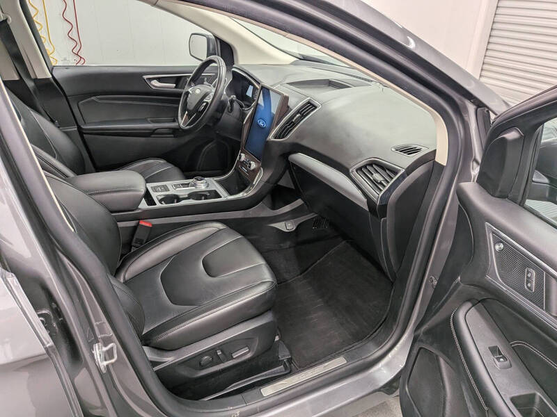 2021 Ford Edge Titanium