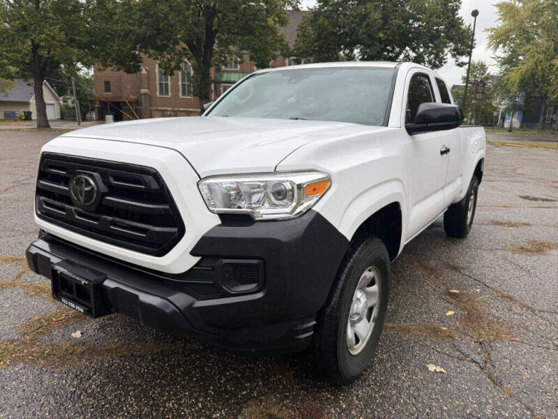 2019 Toyota Tacoma SR's photo