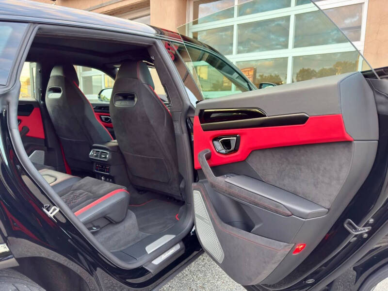 2024 Lamborghini Urus S