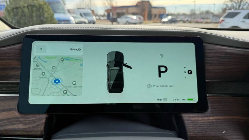 2024 Rivian R1S Adventure