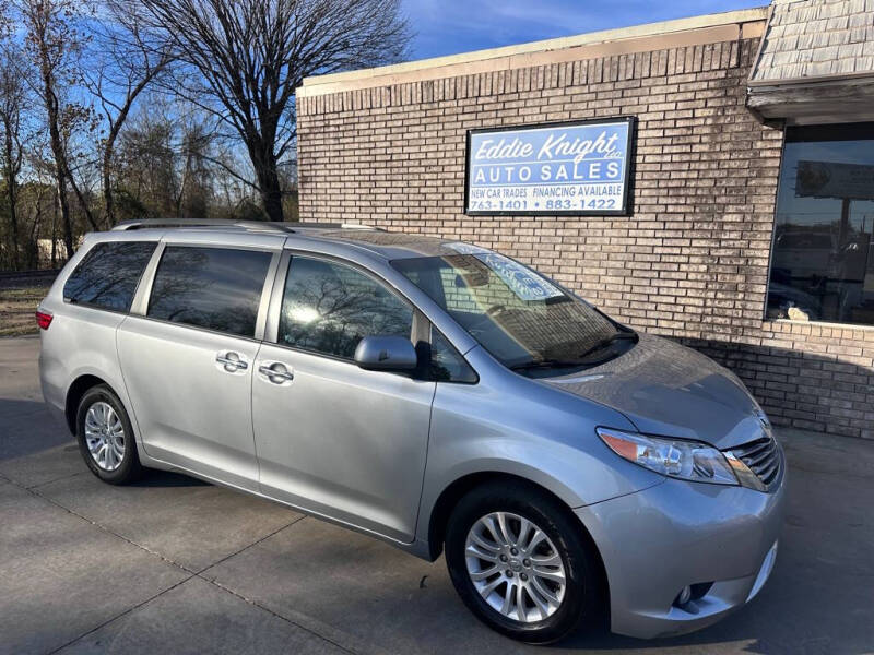 2016 Toyota Sienna XLE's photo