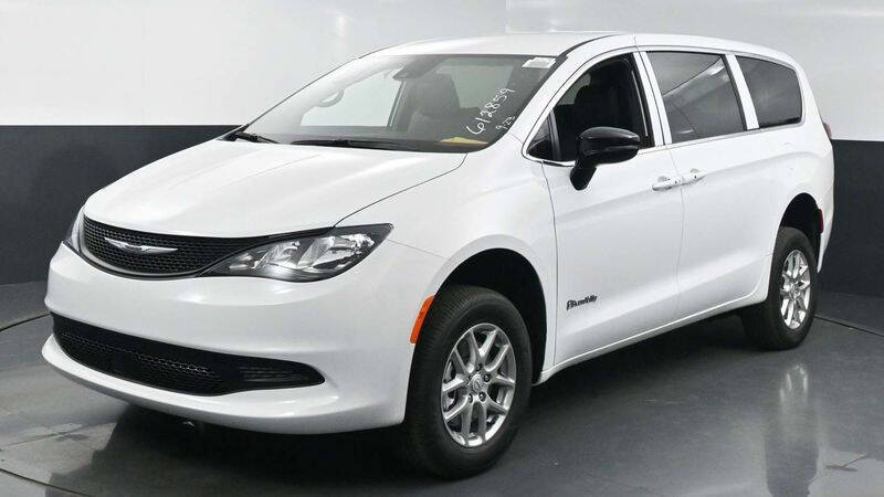 2025 Chrysler Voyager LX