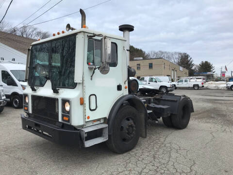2007 Mack MR688P