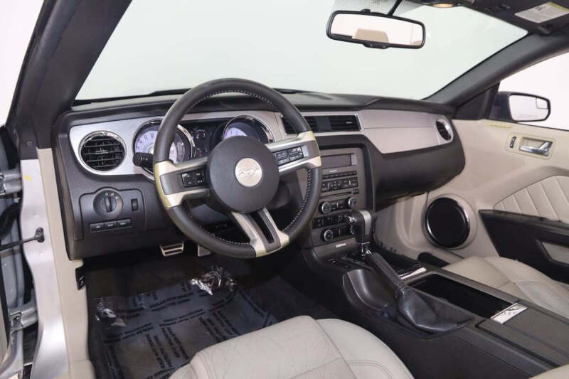 2011 Ford Mustang V6 Premium