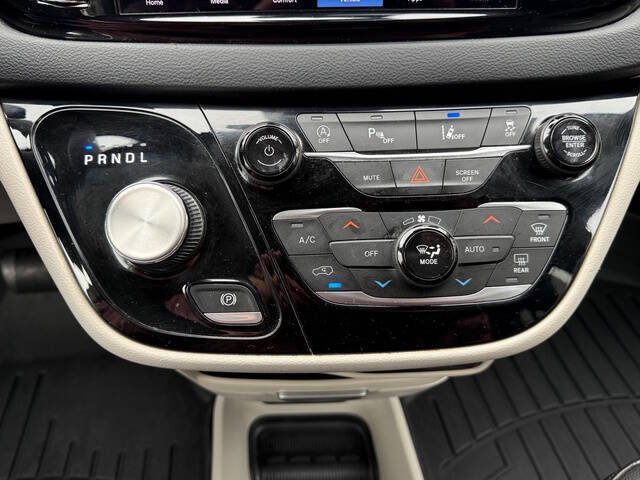 2022 Chrysler Pacifica Touring L