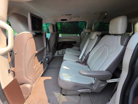 2017 Chrysler Pacifica Touring-L Plus