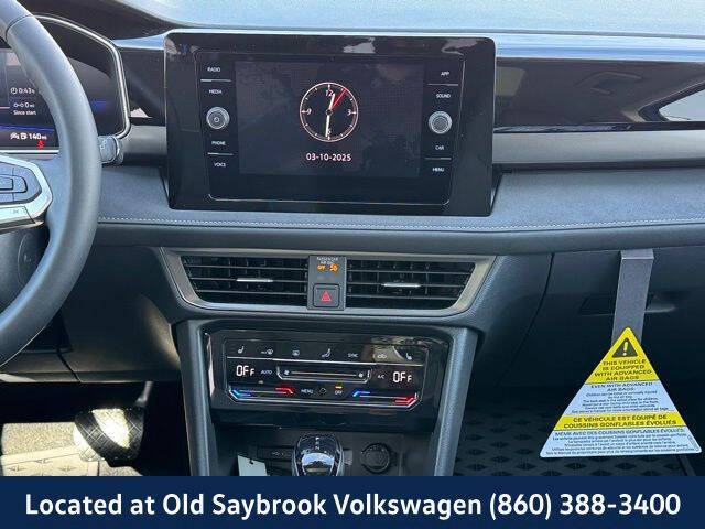 2025 Volkswagen Taos SE Black