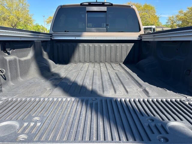2024 Nissan Titan 16