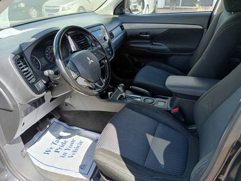 2016 Mitsubishi Outlander ES