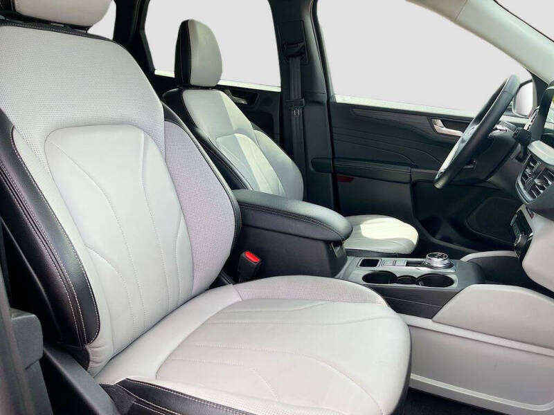 2025 Ford Escape Platinum