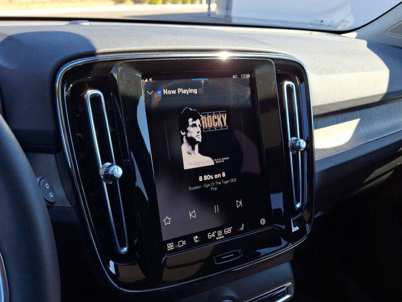 2023 Volvo XC40 B5 Plus Dark Theme