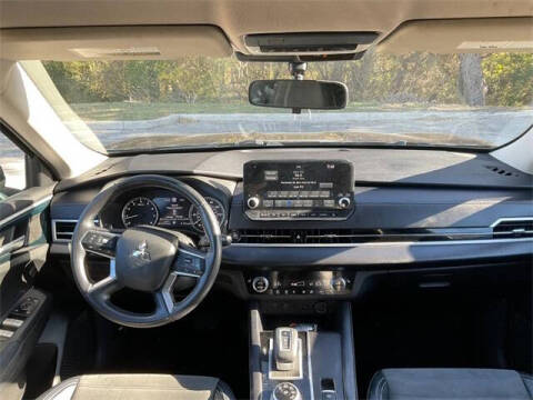 2022 Mitsubishi Outlander SE