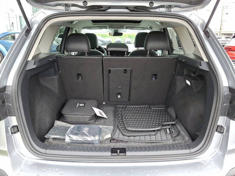 2025 Volkswagen Taos SE 4Motion