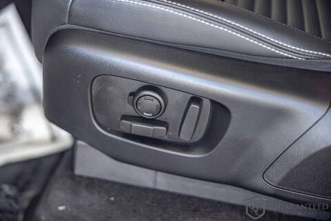 2024 Land Rover Discovery P300 S