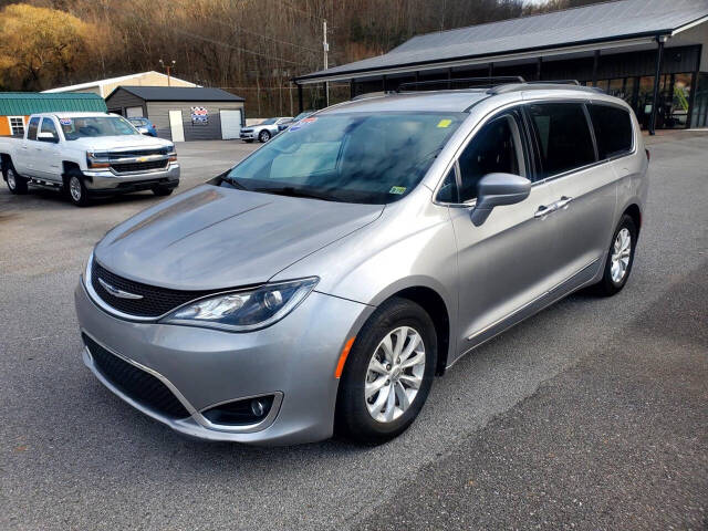 2017 Chrysler Pacifica for sale at Auto Energy in Lebanon, VA