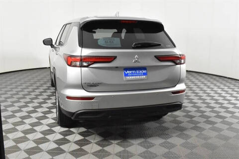 2024 Mitsubishi Outlander ES