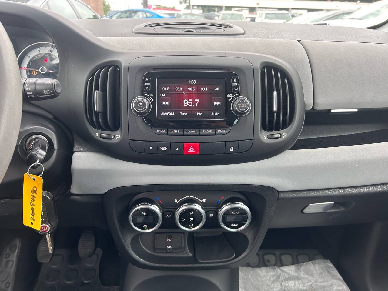 Red 2014 FIAT 500L Easy Easy 4dr Hatchback 13