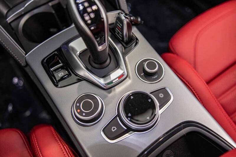 2025 Alfa Romeo Stelvio