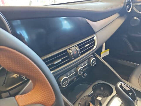 2025 Alfa Romeo Giulia Intensa