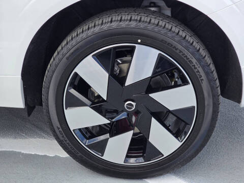 2025 Volvo XC60 T8 Plus Dark Theme