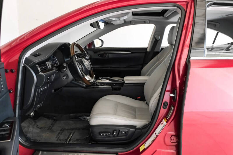 2018 Lexus ES 300h