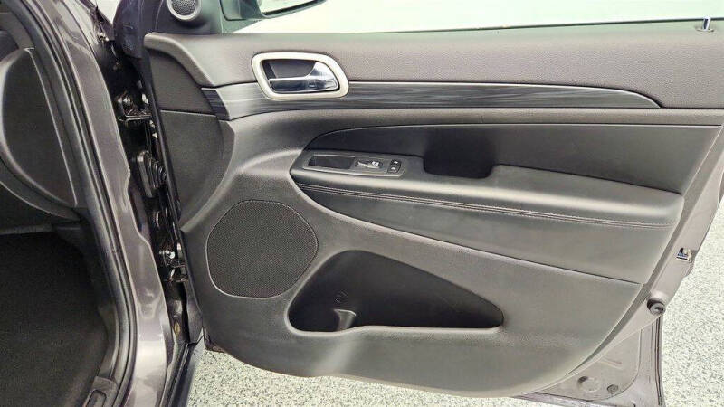 2020 Jeep Grand Cherokee Laredo E