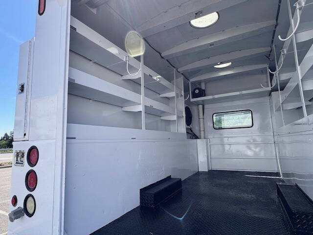 2011 Freightliner M2 106