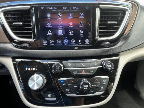 2017 Chrysler Pacifica Touring-L