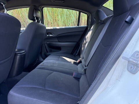 2013 Chrysler 200 LX