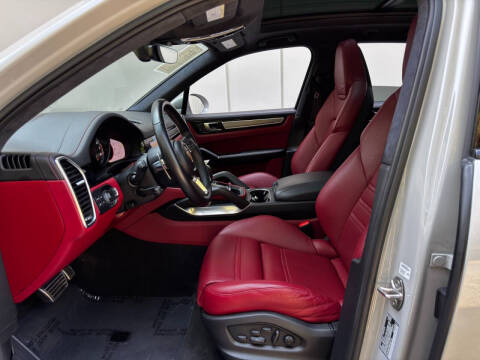 2022 Porsche Cayenne Turbo S E-Hybrid