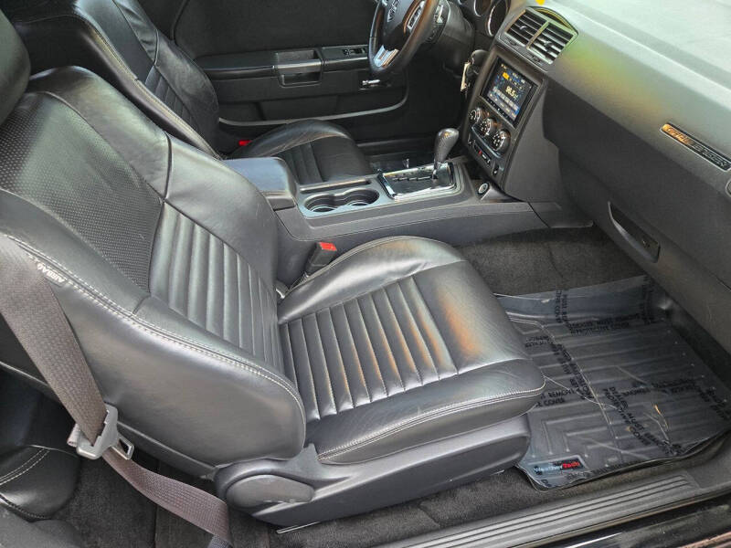 2014 Dodge Challenger R/T Plus