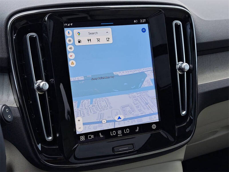 2024 Volvo XC40 B5 Plus Bright Theme