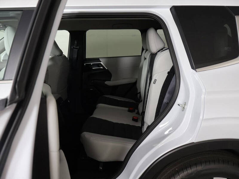 2025 Mitsubishi Outlander SE