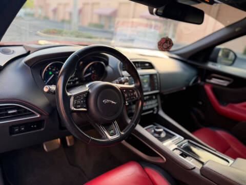 2018 Jaguar F-PACE 25t R-Sport