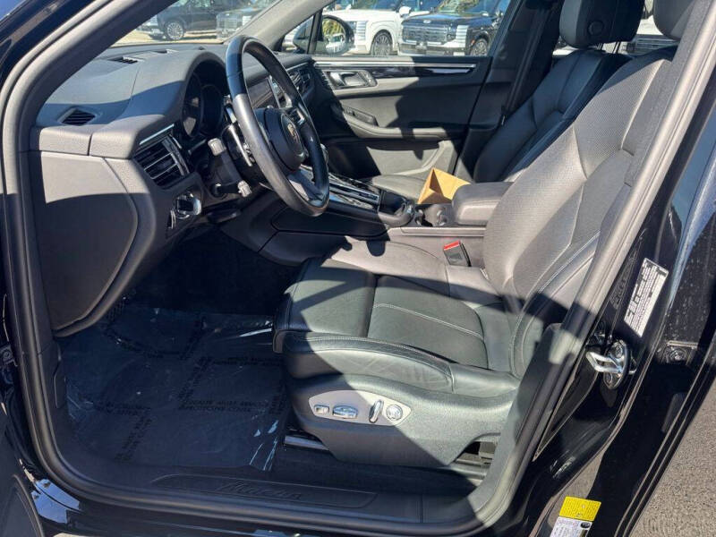 2023 Porsche Macan T