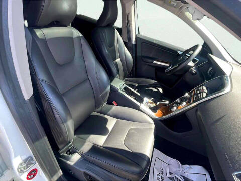 2017 Volvo XC60 T5 Inscription