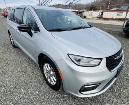 2024 Chrysler Pacifica for sale at Gutberlet Automotive in Lowell OH