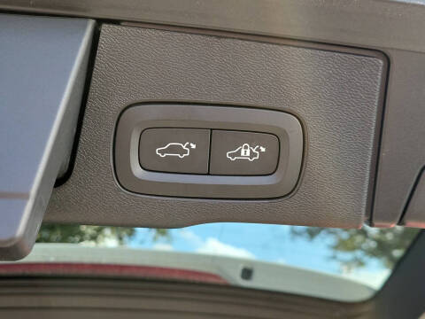 2024 Volvo XC60 B5 Core Dark Theme