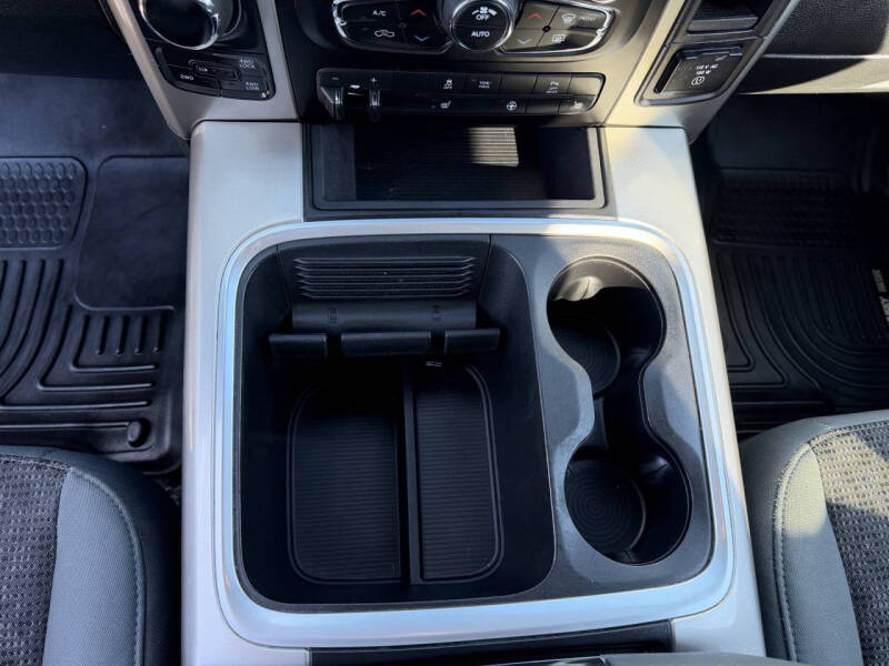 2017 RAM 1500 SLT