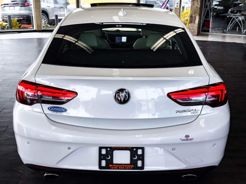 2019 Buick Regal Sportback Essence