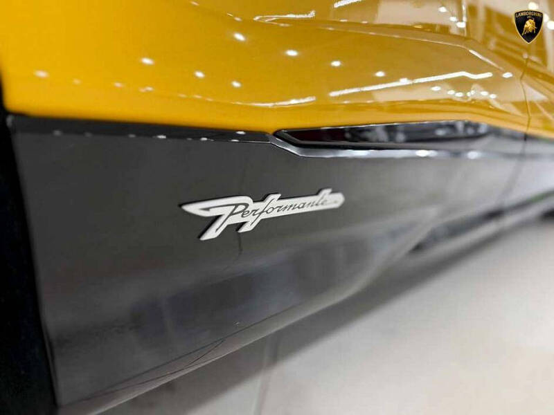 2024 Lamborghini Urus Performante