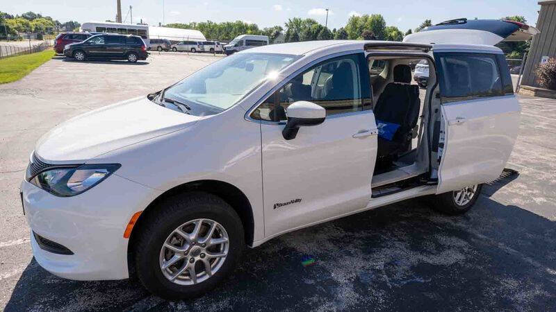 2023 Chrysler Voyager LX