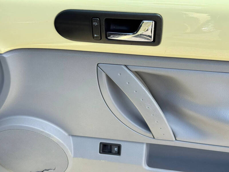 2005 Volkswagen New Beetle Convertible GLS