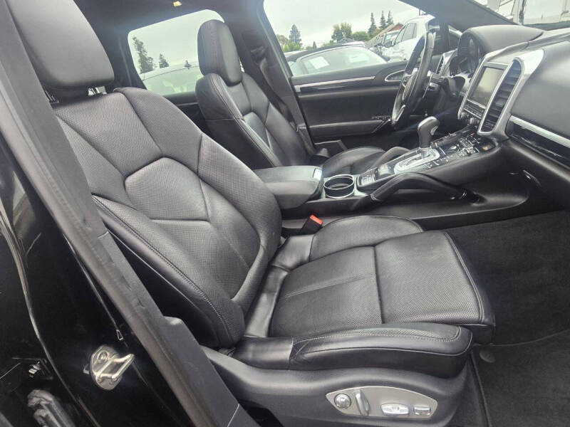 2016 Porsche Cayenne S E-Hybrid
