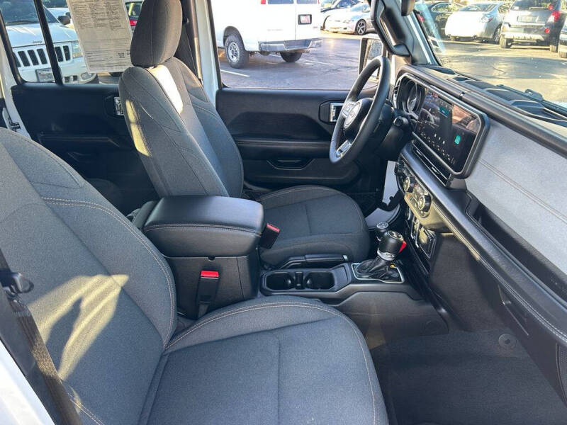 2024 Jeep Wrangler Sahara 4xe