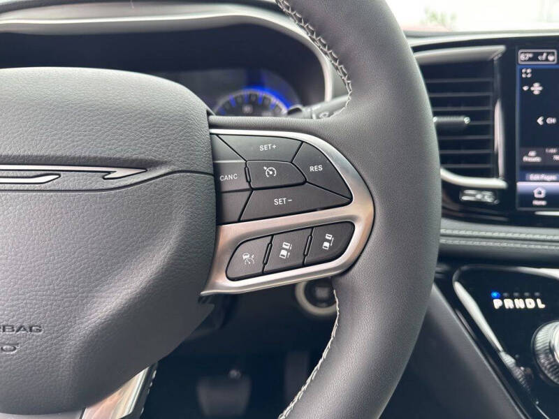 2027 Chrysler Pacifica Select