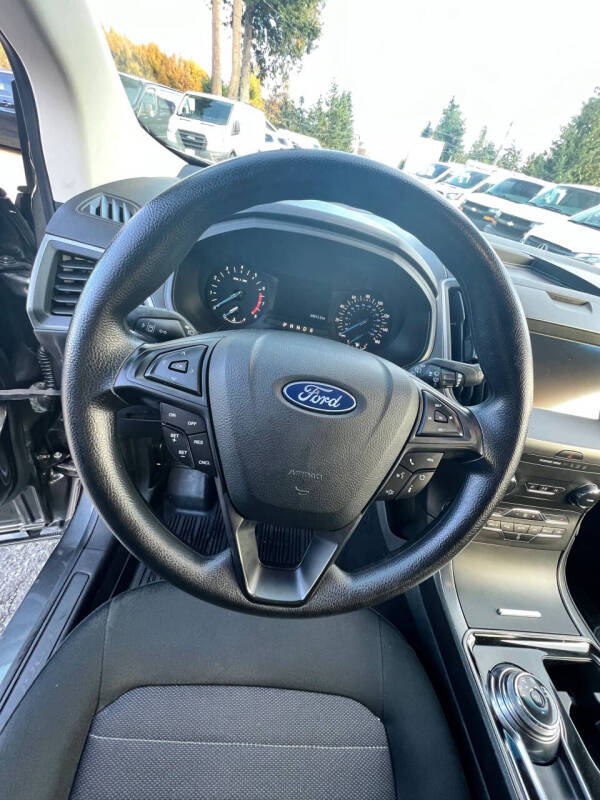 2020 Ford Edge SE
