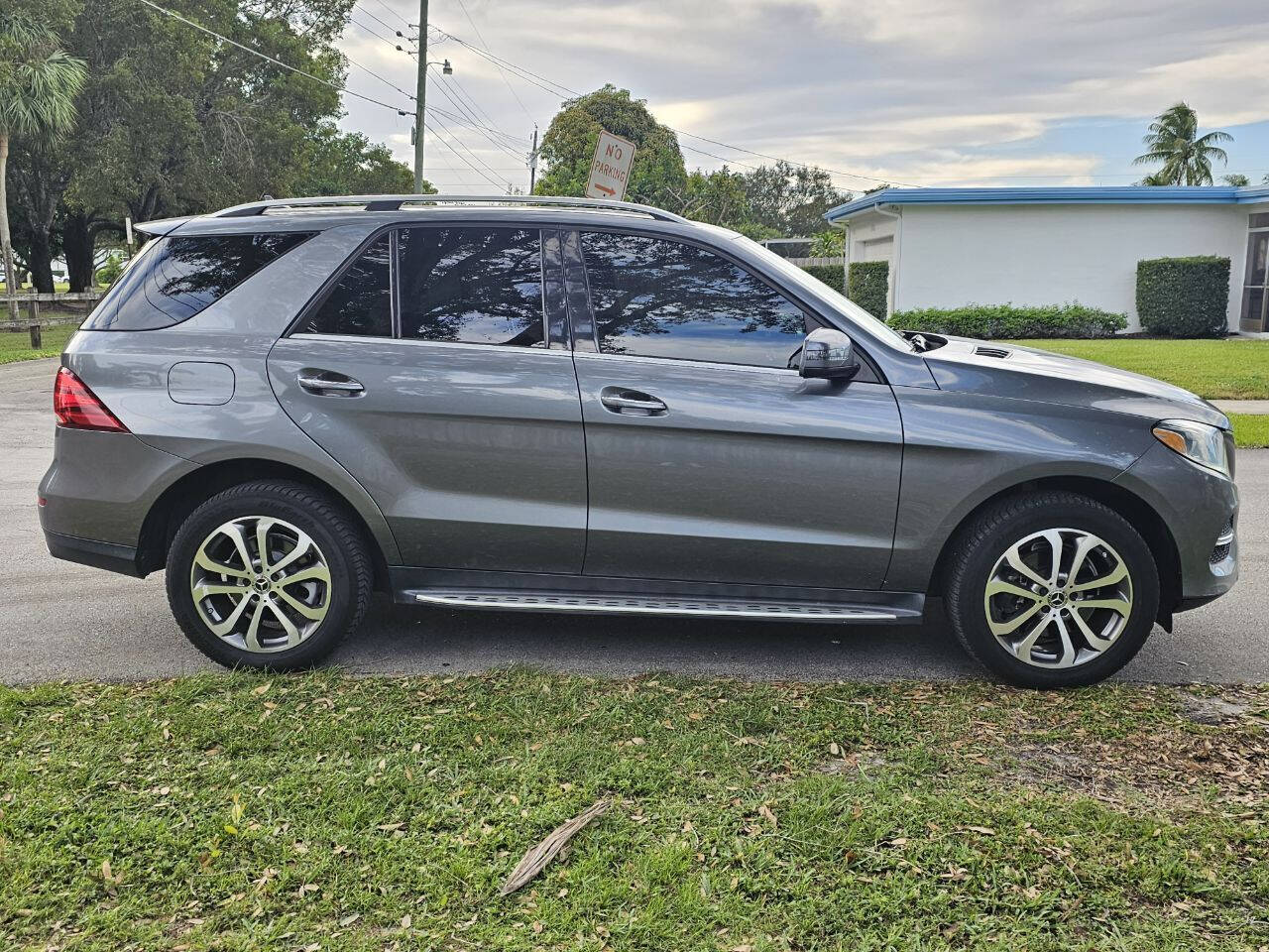 2018 Mercedes-Benz GLE-Class SUV / Crossover - $18,196